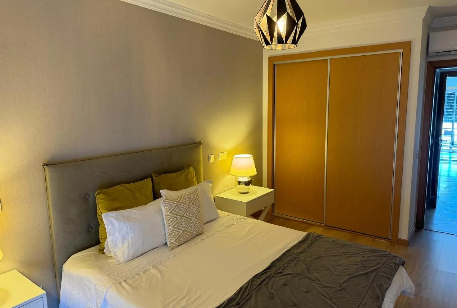 Modern 2 Bed Apartment 5Km Carvoeiro  Lagoa (Algarve)