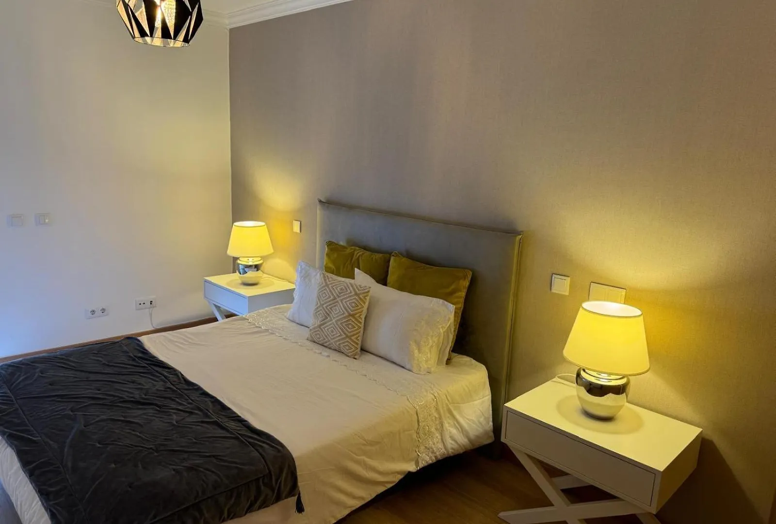 Modern 2 Bed Apartment 5Km Carvoeiro